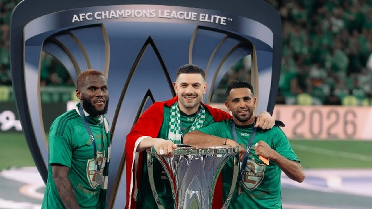 الجماهير تشارك الأهلي فرحة التتويج بدوري أبطال آسيا على كورنيش جدة